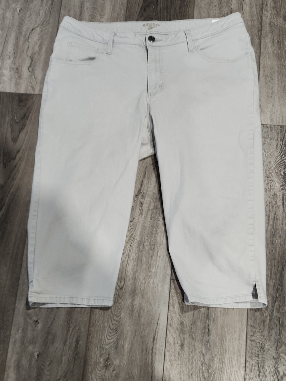 Lee Women's Light Gray Capris